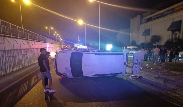 Antalya’da otomobil ve hafif ticari araç çarpıştı: 5 yaralı