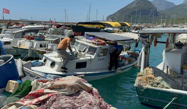 Antalya’da teknesinde yaşayan adam ölü bulundu