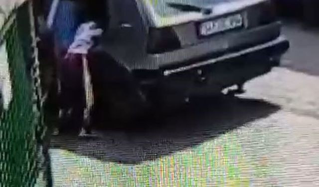 Arnavutköy’de oyun oynayan iki çocuk otomobili yaktı: O anlar kamerada