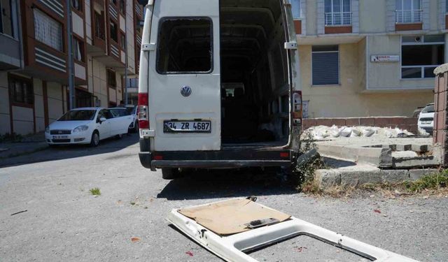 Arnavutköy’de terk edilmiş araçlar mahallelinin korkulu rüyası oldu