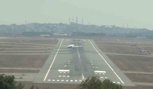 Aşırı sıcakta İstanbul Havalimanı pistlerinde hava dalgalanmaları oluştu