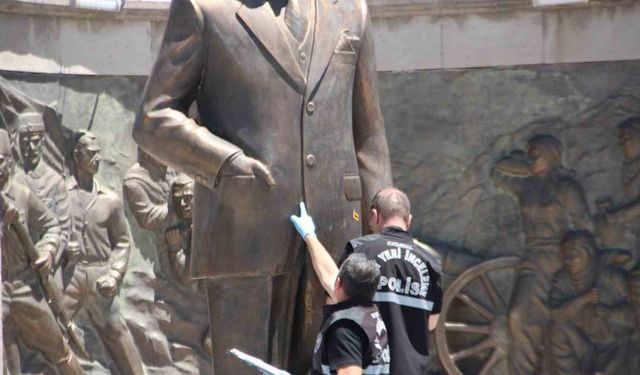 Atatürk heykeline saldıran dayı-yeğene istenen ceza belli oldu