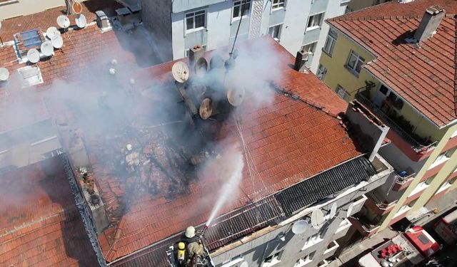 Bahçelievler’de 6 katlı binanın çatı katı alev alev yandı