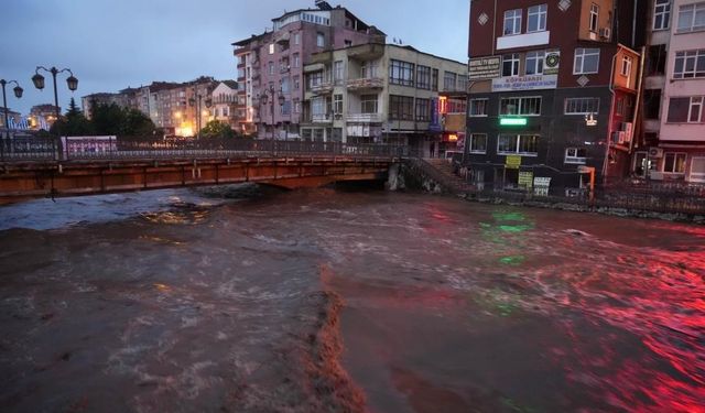 Bakan Yerlikaya: "Samsun’da 34 vatandaşımız güvenlikli alanlara tahliye edildi"