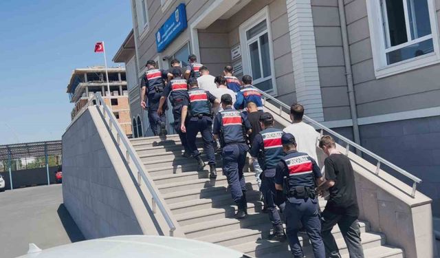 Bakanın adıyla sosyal medyada dolandırıcılık: 4 ilde operasyonda 7 gözaltı