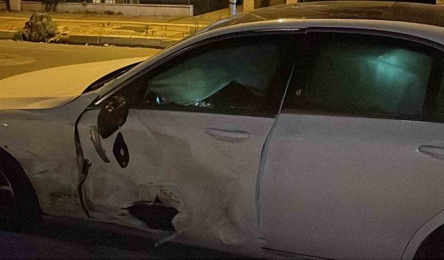 Bakırköy’de iki araç çarpıştı, 3 kişi yaralandı