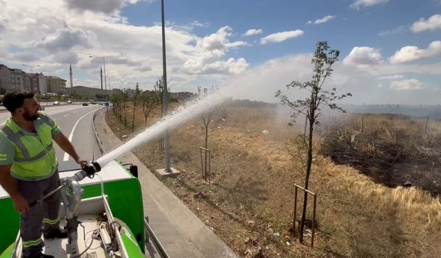 Başakşehir’de askeri bölgeye ait otluk alandaki yangına İBB’ye bağlı peyzaj sulama ekibi müdahale etti