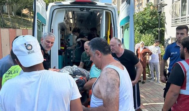 Başakşehir’de facia: İnşaat işçileri çöken iskelenin altında kaldı: 2 ağır yaralı