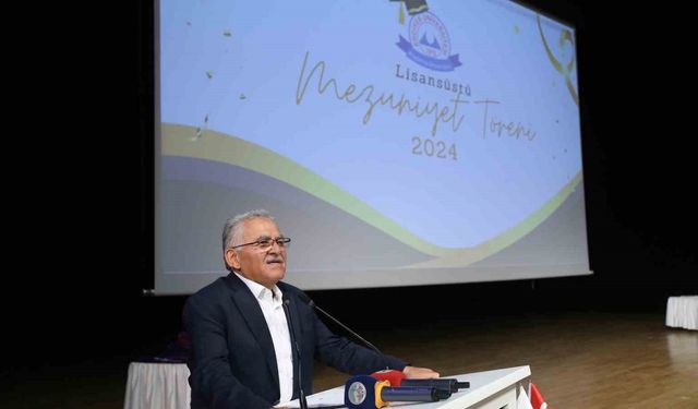 Başkan Büyükkılıç, ERÜ 2023-2024 lisansüstü mezunlarının heyecanına ortak oldu