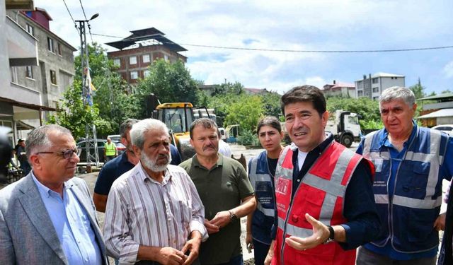 Başkan Kaya, sağanak yağışlar sonrası su baskınları yaşanan mahallelerde incelemede bulundu