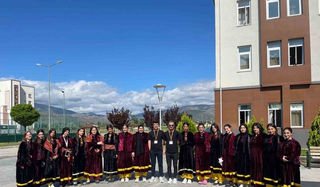 Bitlisli folklorculardan büyük başarı