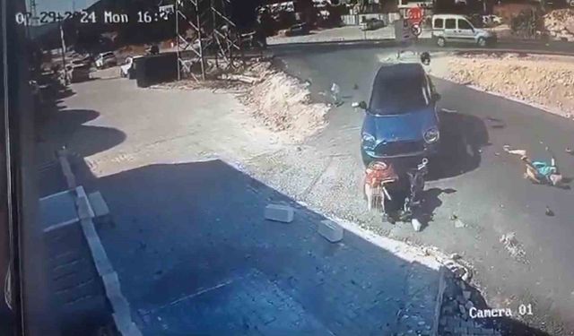 Bodrum’da çarptığı elektrikli bisikleti önüne alan otomobil duvara çarptı: 1 yaralı