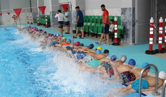 Bozdoğan Yarı olimpik Yüzme Havuzu’nda ilk kulaç atıldı