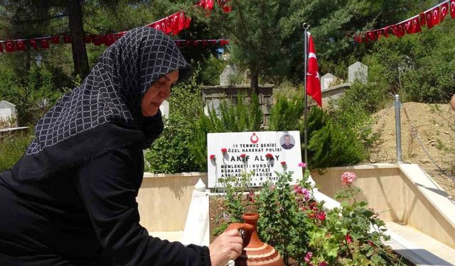 Burdur’da 15 Temmuz şehidi mezarı başında anıldı