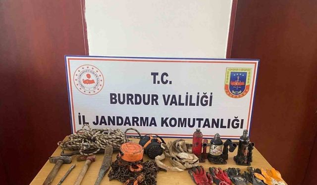 Burdur’da jandarmanın kaçakçılık ve uyuşturucu operasyonlarında 4 kişi tutuklandı
