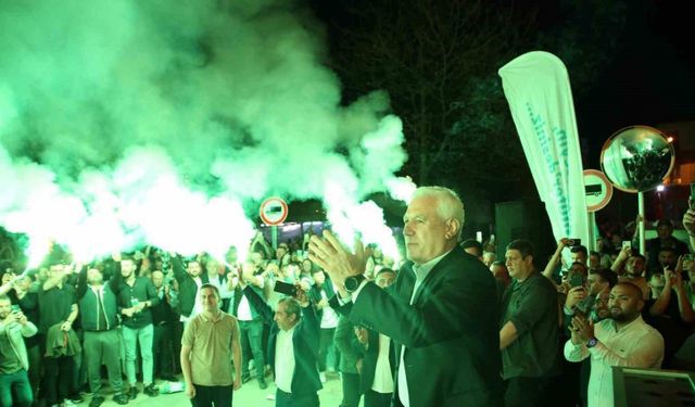 Bursa Büyükşehir Belediye Başkanı Mustafa Bozbey’den Bursaspor’a 500 bin TL destek