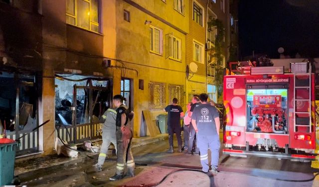 Bursa’da alevli gece...4 katlı binadakiler korku dolu anlar yaşadı