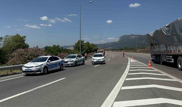 Bursa’da bir kişinin öldüğü kazada otomobilin motoru yerinden fırladı