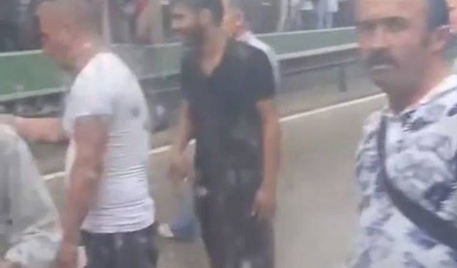 Bursa’da sağanak yağışta yolda kalanlar otobüsün önünü kesti
