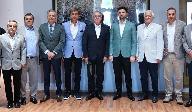 Bursaspor’un yeni Divan Kurulu Başkanı Gökhan Tuzlacıoğlu, kulübü ziyaret etti