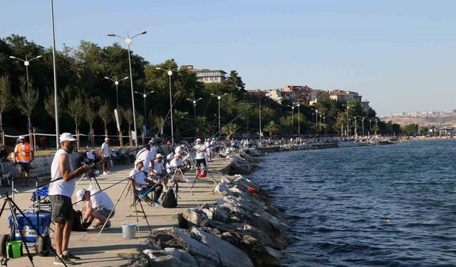 Büyükçekmeceli olta balıkçıları kıyasıya yarıştı