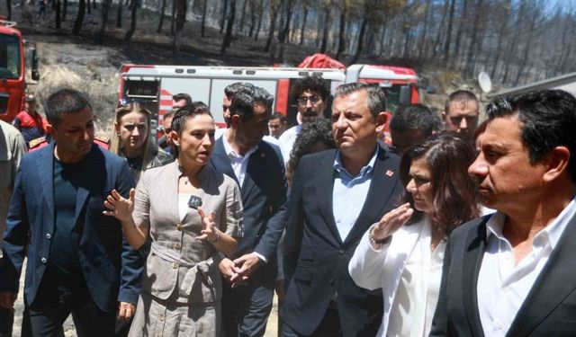 CHP Genel Başkanı Özgür Özel, Selçuk’ta yangın alanında incelemede bulundu