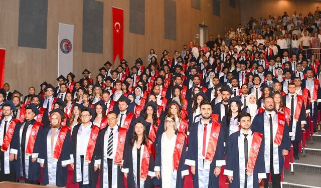 ÇOMÜ Tıp Fakültesi 12. Dönem Mezuniyet Töreni gerçekleştirildi