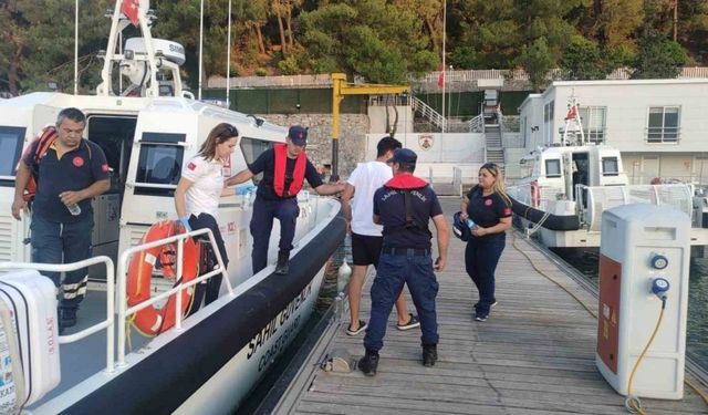 Denizde rahatsızlanan vatandaşın Sahil Güvenlik ekiplerince tıbbi tahliyesi yapıldı