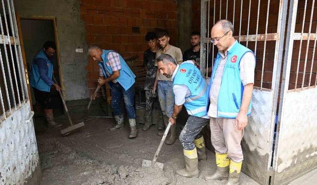 Din görevlileri vatandaşın yardımına koştu