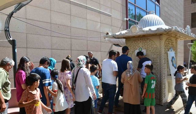 Diyarbakır Büyükşehir Belediyesi, hastanelerde limonata ikramına başladı