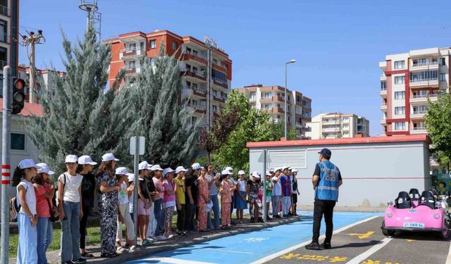 Diyarbakır’da öğrencilere trafik eğitimi