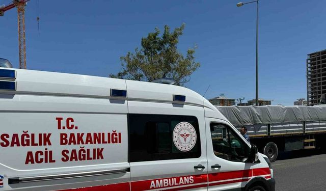 Diyarbakır’da otomobilde fenalaşan genç kız hastaneye kaldırıldı