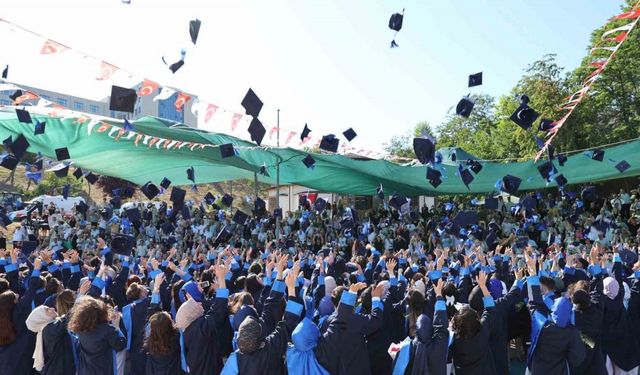 Düzce Üniversitesi’nde mezuniyet coşkusu