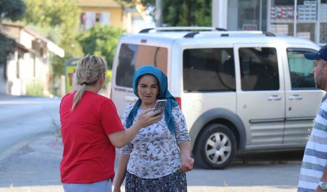 Eline fotoğrafı alan gelin sokak sokak kayıp kaynanasını arıyor