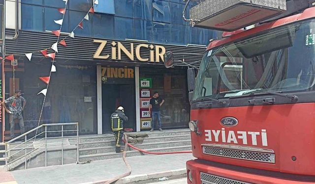 Erciş’te mağazada yangın