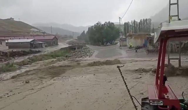 Erzurum’un Horasan ilçesinde şiddetli sağanak sonrası sel felaketi