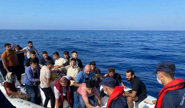 Fethiye’de 25 düzensiz göçmen kurtarıldı, 2 göçmen kaçakçısı yakalandı