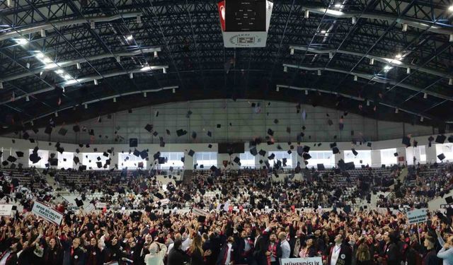 FÜ’de binlerce öğrenci mezun oldu