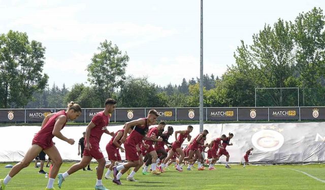 Galatasaray yeni sezon hazırlıklarını yaptığı antrenmanla sürdürdü