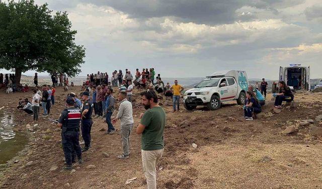 Gaziantep’te serinlemek için suya giren 3 kişiden 1’i boğulurken, 2 kişiyi arama çalışmaları sürüyor