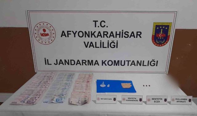 Getirdikleri uyuşturucuları satamadan jandarmaya yakalandılar