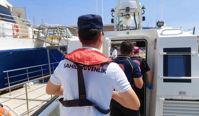 Gezi teknesinde rahatsızlanan vatandaşa tıbbi tahliye