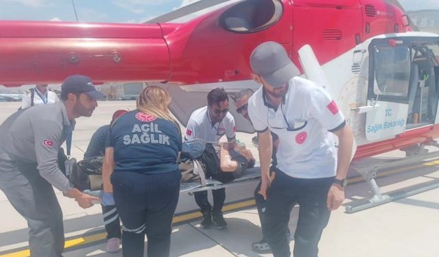 Göğüs ağrısı şikayeti olan hasta için helikopter ambulans havalandı