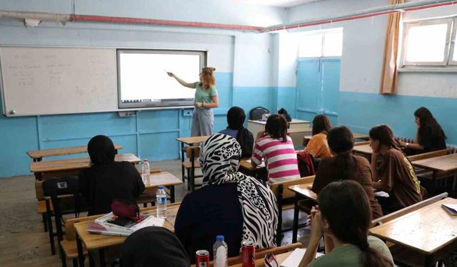 Haliliye Belediyesi ile üniversiteye hazırlık yaz kursu başladı