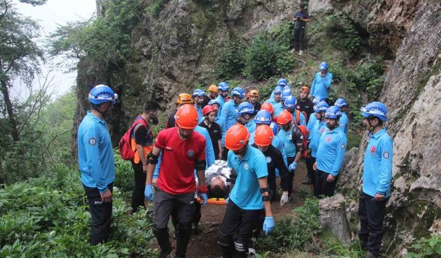 İmamlardan gerçeğini aratmayan arama ve kurtarma tatbikatı