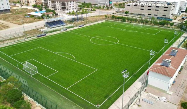 İnegöl Yeniceköy futbol sahası yenilendi