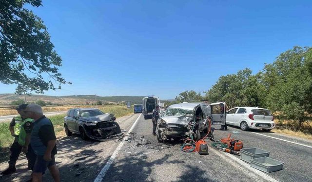 İzmir’deki kazada ağır yaralanan sürücü hayatını kaybetti