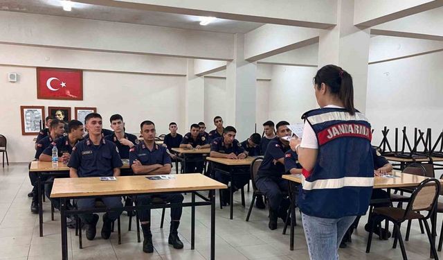 Jandarma personelleri ’kadına yönelik şiddetle mücadele’ konusunda bilgilendirildi