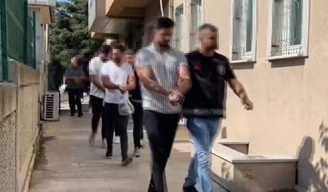 Küçükçekmece’de iki grup arasında çıkan çatışmada gözaltına alınan 18 kişi adliyeye sevk edildi