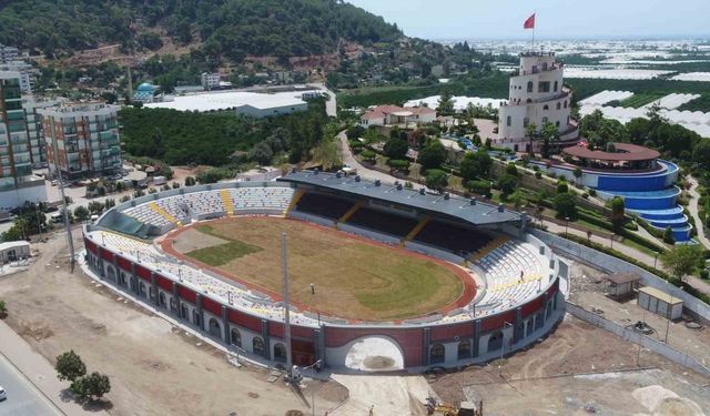 Kumluca Atatürk Stadyumu’nda son rötuşlar yapılıyor